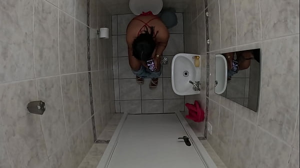 Garota mostrou o bucetão e meteu bastante com o comedor