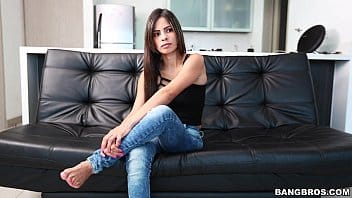 Buceta pingando de tesão na rola grande