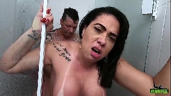 Filmes porno carioca com morena gostosa no banho