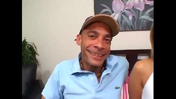 Brasileira pelada entrando na vara do macho velho