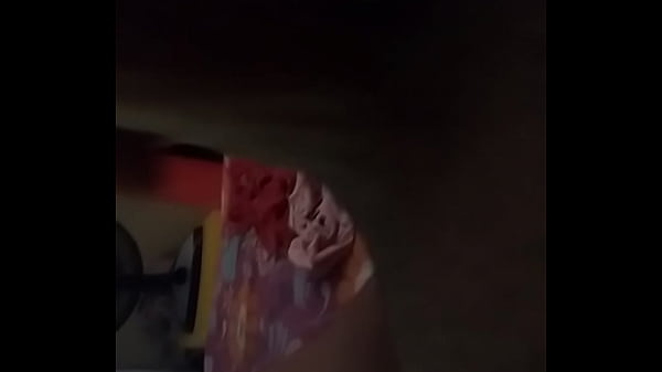 Porno doido lesbico com gostosas dividindo um dildo