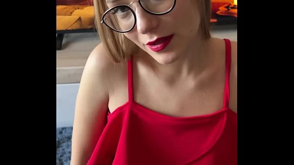 Belíssima loira se masturba em casa até gozar muito, cena explícita e deliciosa