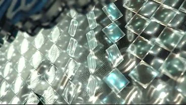 Bombado tatuado arregaça o cuzinho dela com tudo!