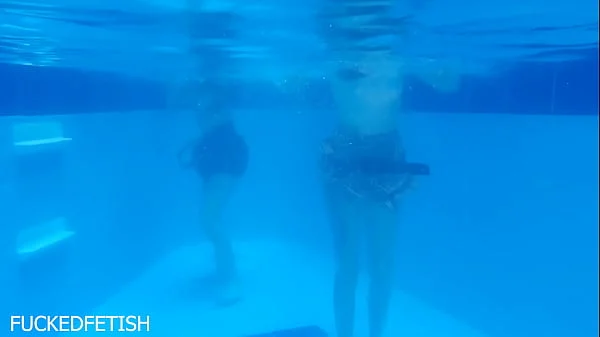 Dupla safada na piscina: Yessica Bunny e Helen Star transando com tesão