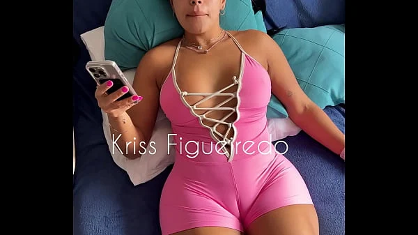 Esposa brasileira safada mostra sua buceta marcada na calça justa