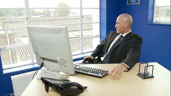 Jordan Kingsley chupando rola com muito tesão