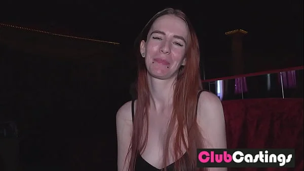 Loira do clube pega clientes em troca de grana: safadeza no casting