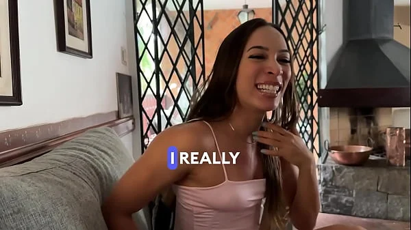 Maravilha Brasileira com Bunda Gigante Engole Porra na Visão do Jato