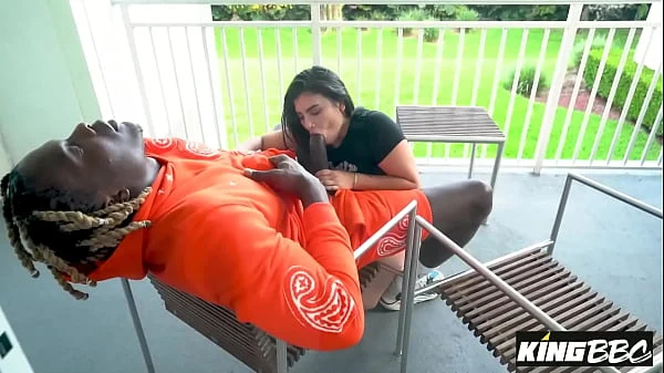 Michelle Martinz prova a rola gigante de Louie Smalls numa safadeza latina quente