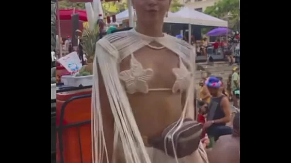 Mulher safada transando com o namorado na cama