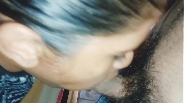 Neha Bhabhi leva no cu pela primeira vez e sente a rola no fundo do cuzinho