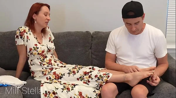 Presente de aniversário proibido: madrasta solitária recebe uma surra de rola