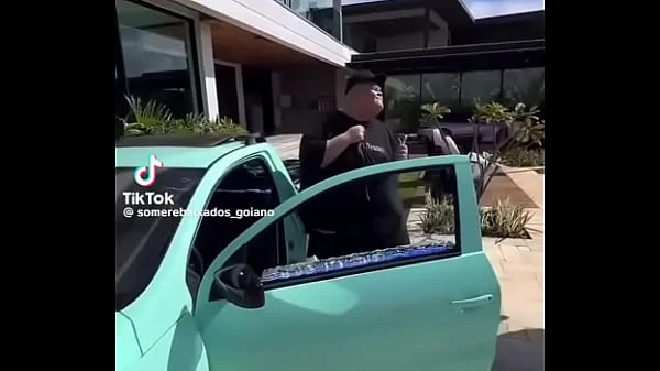 Punheta Explícita: Gozada Quente Jorrando na Buceta Apertada