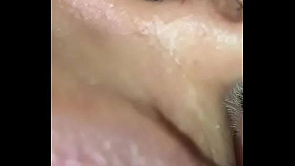 Sadia Sabrin dá show de putaria com fetiche nasal safado em cena quente e exclusiva